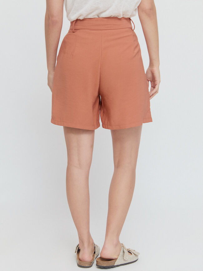 SHORT CON CINTURÓN Marron viejo