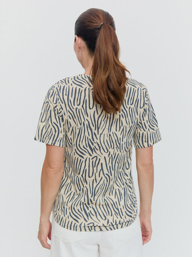 CAMISETA CUELLO PICO Estampado 4