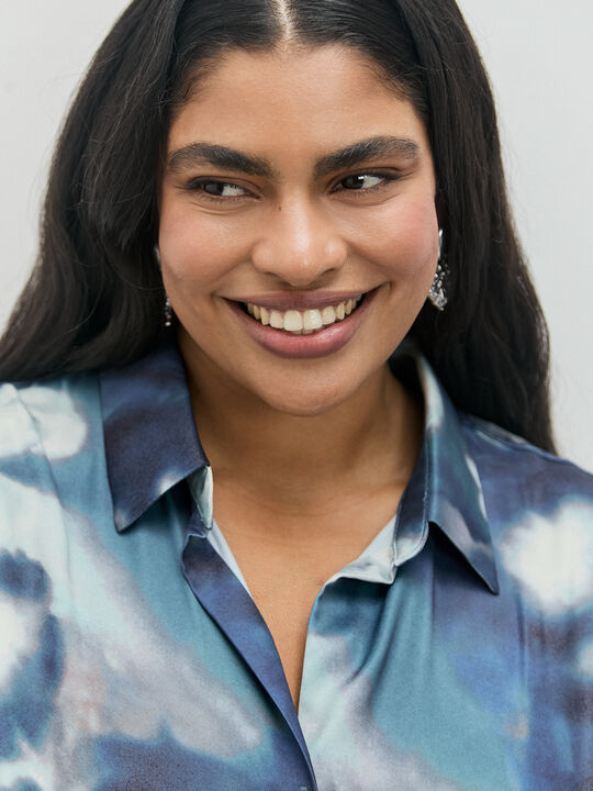 CAMISA SATINADA Azul Medio image number null