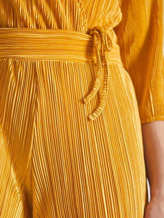 PANTALÓN PLISADO Mostaza image number null