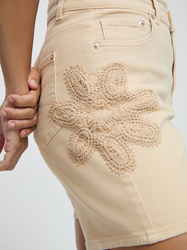 SHORT DETALLE CROCHET Beige