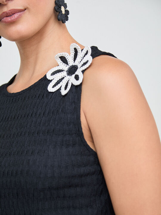 TOP ASIMETRICO FLOR Negro image number null