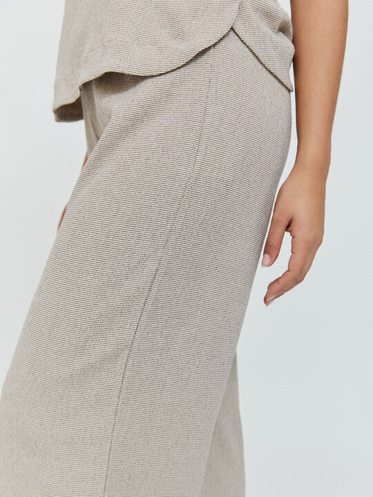 PANTALON TEXTURA Camel image number null