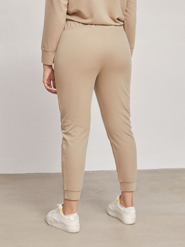 PANTALON CON BOLSILLO LATERAL Piedra oscuro