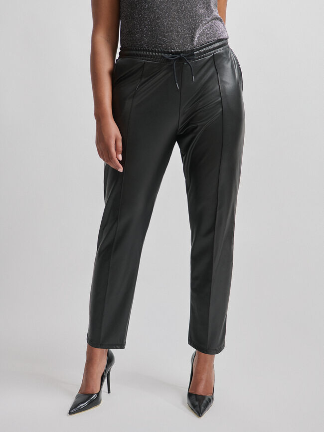 PANTALÓN JOGGER EFECTO PIEL Negro