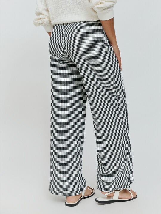 PANTALON TEXTURA Negro image number null