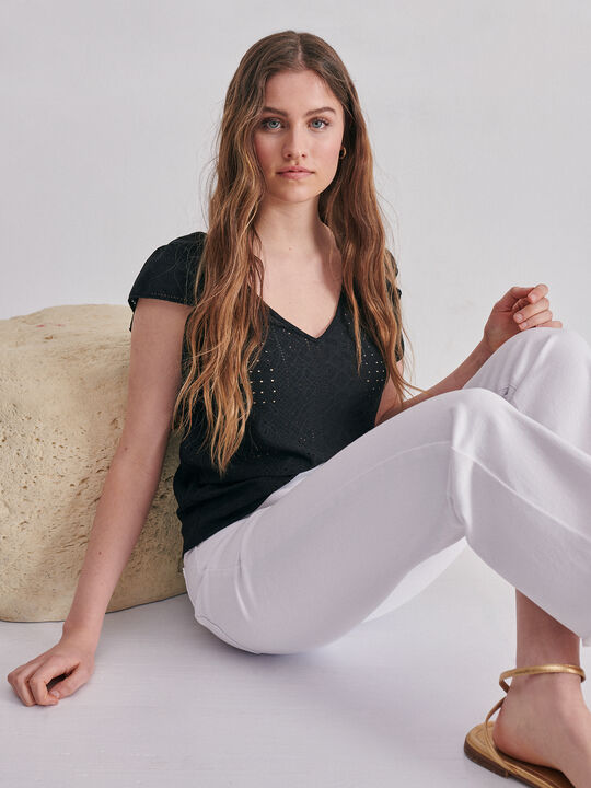 CAMISETA CUELLO PICO Negro image number null
