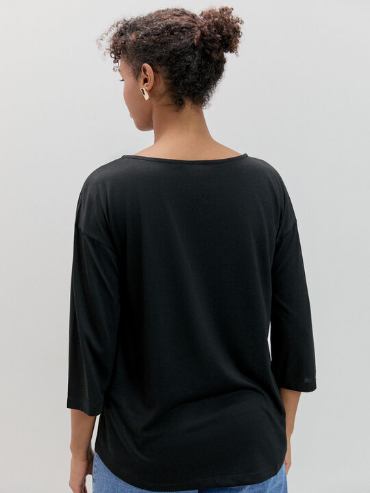 CAMISETA LETRAS LENTEJUELAS Negro image number null