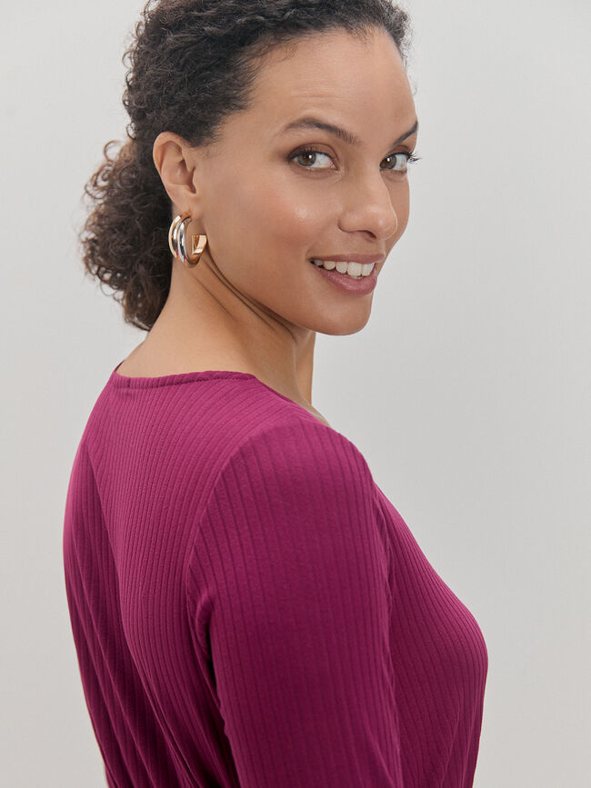 CAMISETA CUELLO PICO Berenjena