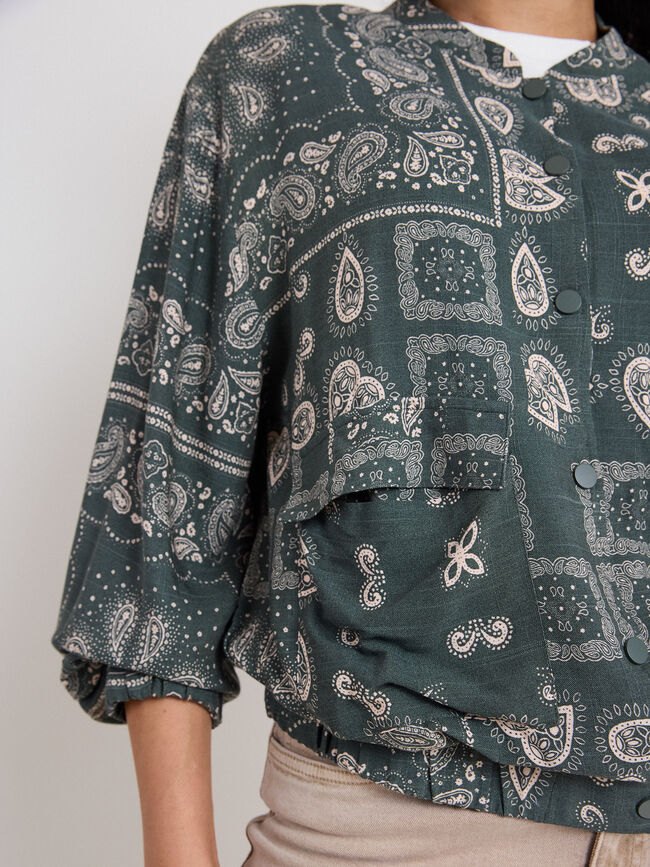 BOMBER ESTAMPADO ANIMAL Crudo