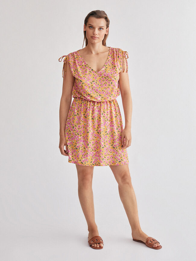Vestido corto estampado Mostaza