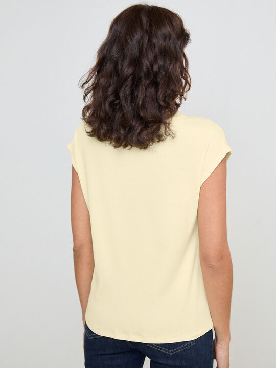 CAMISETA HOMBRO CAIDO Amarillo Pastel image number null