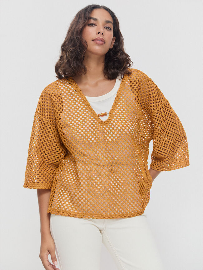 CAMISETA DETALLE ESCOTE Mostaza