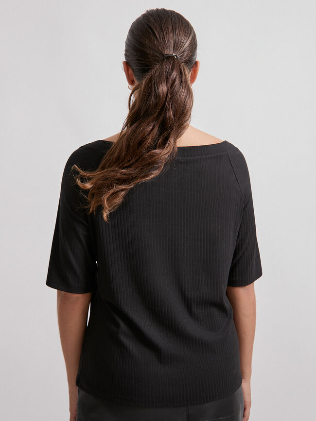 CAMISETA CUELLO BARCO Negro