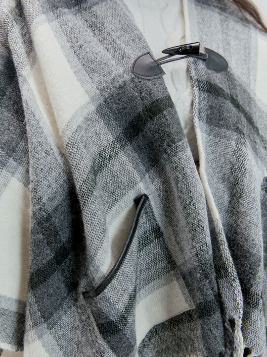 PONCHO CUADROS GRANDES Crudo image number null