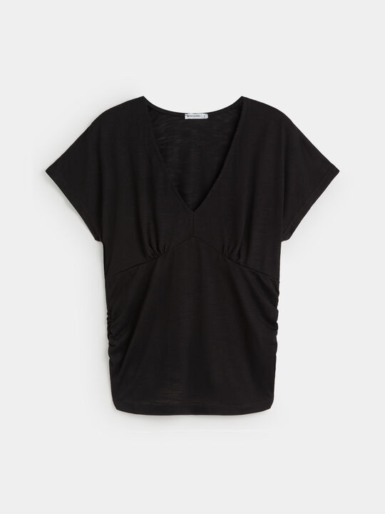 CAMISETA FLAME ESCOTE PICO ABIERTO Negro image number null