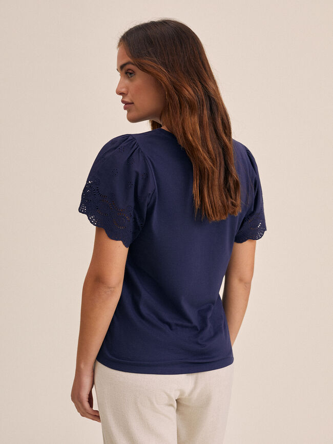 Camiseta detalle bordado en manga Azul Marino
