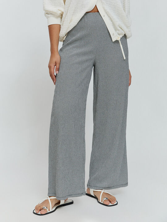 PANTALON TEXTURA Negro image number null