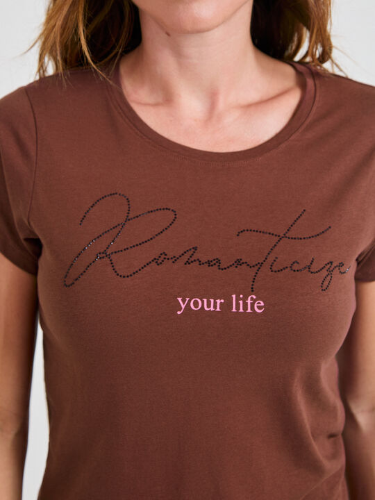 CAMISETA LETRAS BRILLANTES Chocolate image number null