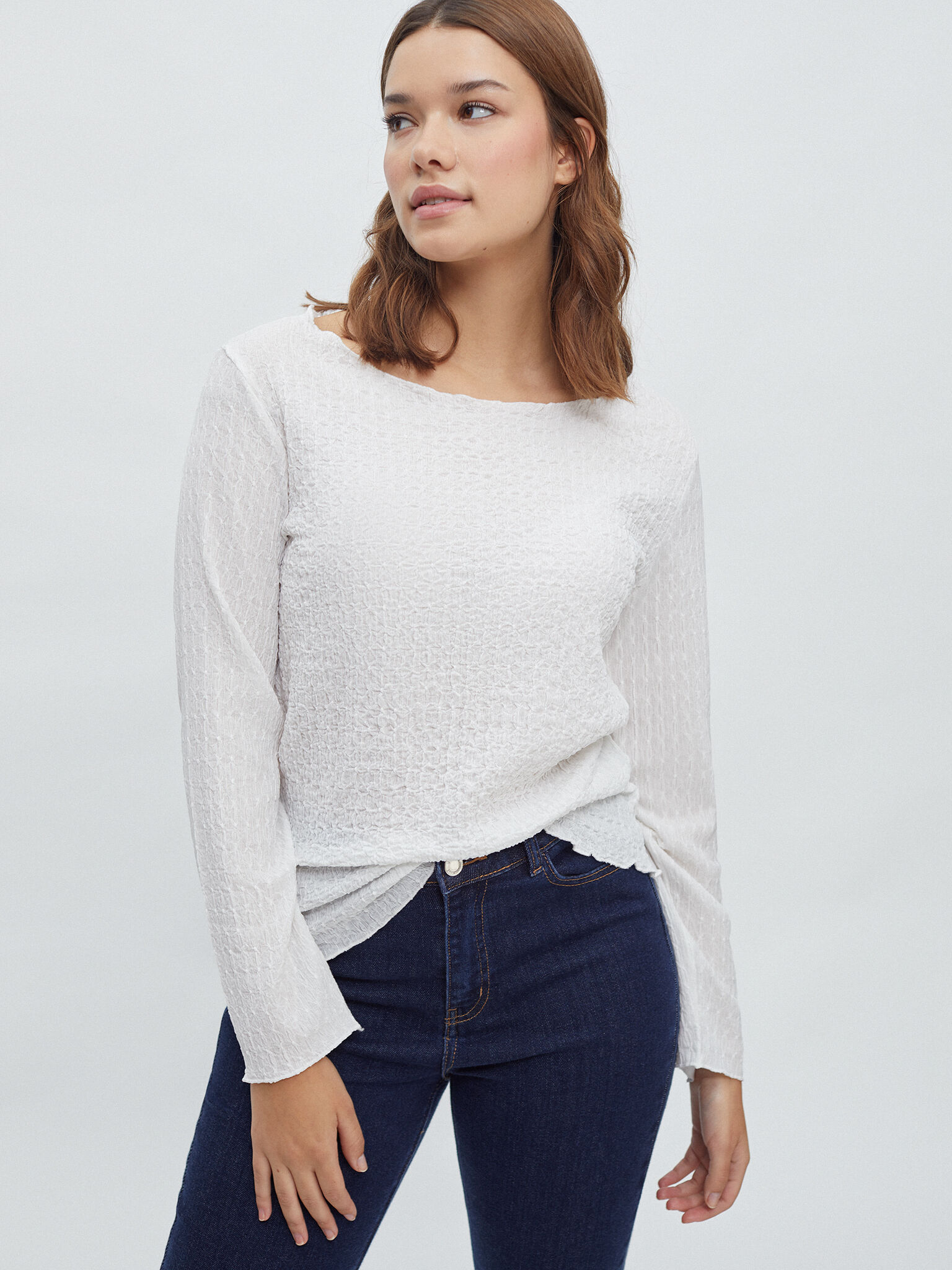Camiseta blanca cuello barco sale