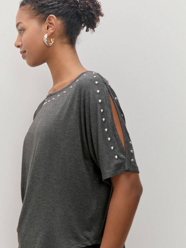 CAMISETA  DETALLES TACHAS Gris Oscuro
