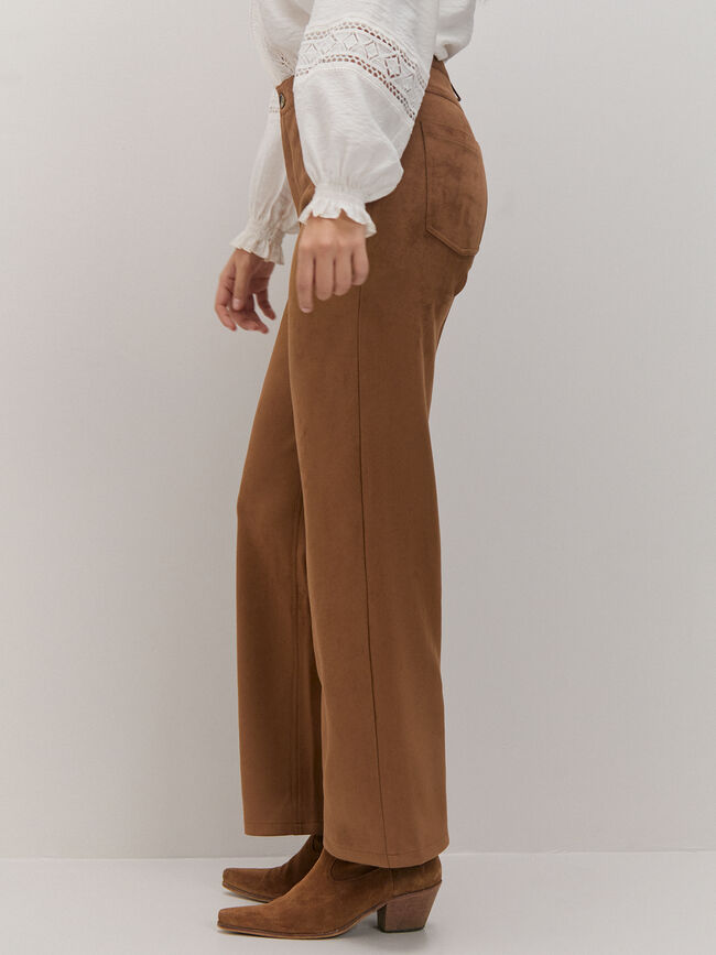 PANTALÓN RECTO Almendra