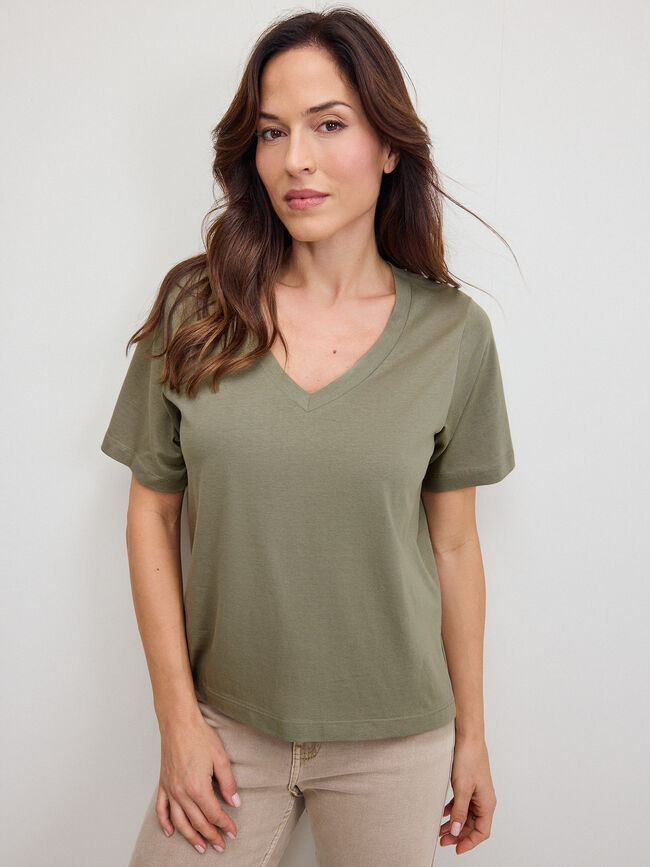 CAMISETA CUELLO PICO kaki claro