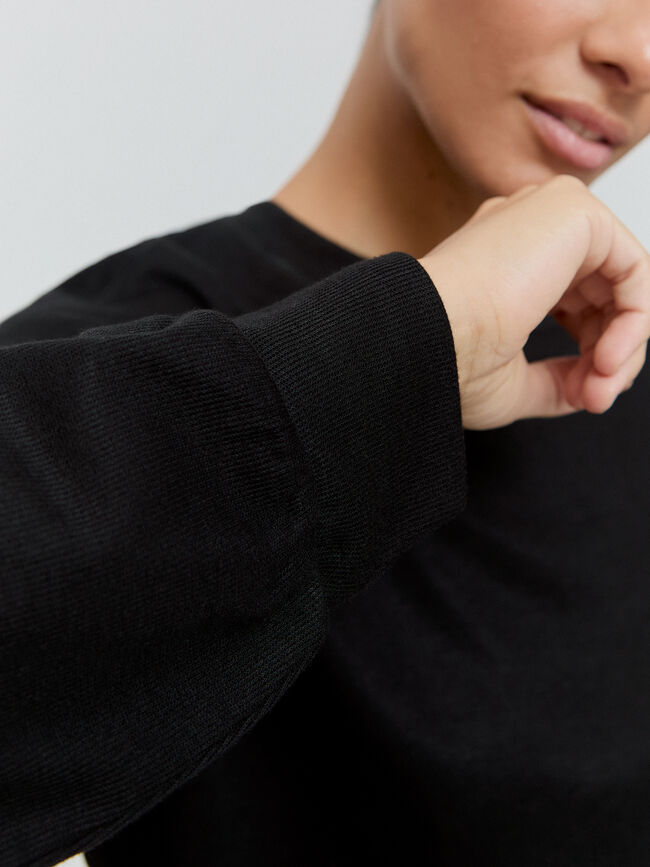 SUDADERA CORTES Negro