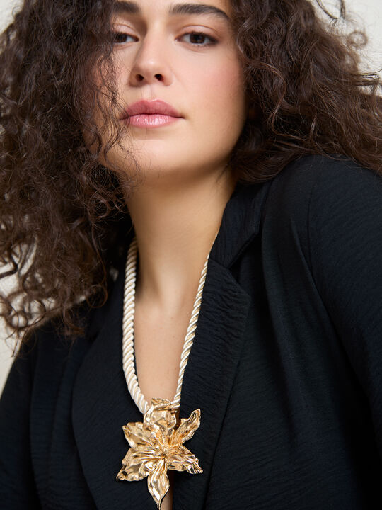 COLLAR LARGO FLOR Oro image number null