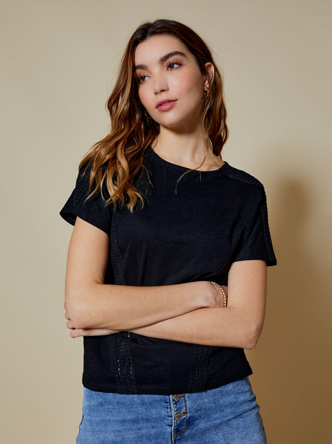 Camiseta detalles bordados Negro
