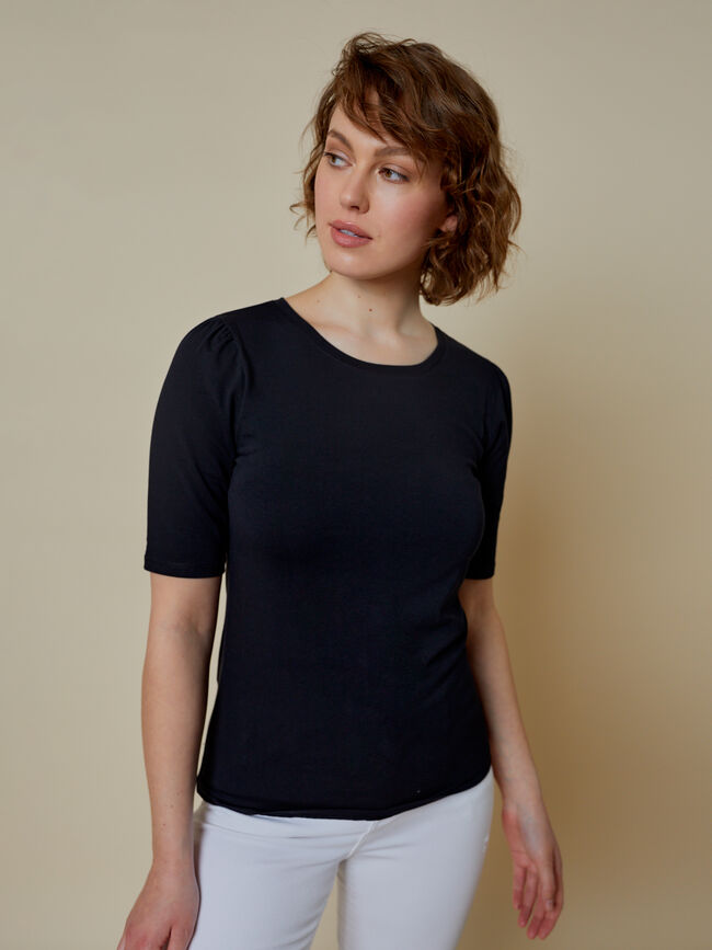 CAMISETA FRUNCIDO EN HOMBRO Negro
