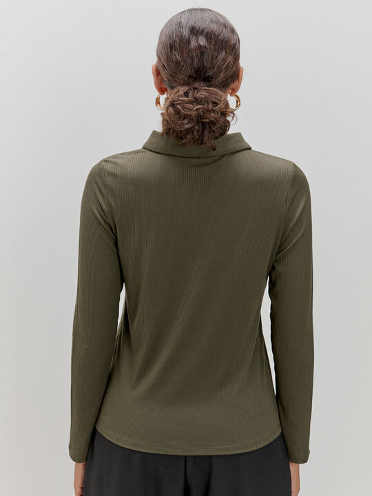 CAMISETA CUELLO POLO verde militar image number null