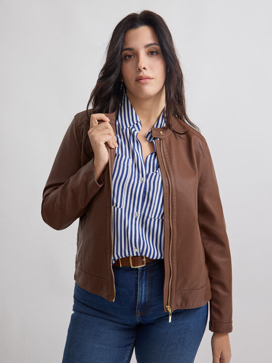 CAZADORA EFECTO PIEL CUELLO MAO Marron Oscuro image number null
