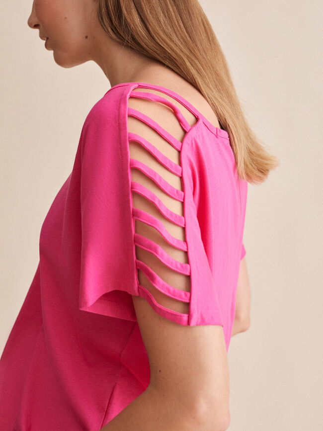 camiseta detalle aberturas en hombros 10 Fucsia Claro