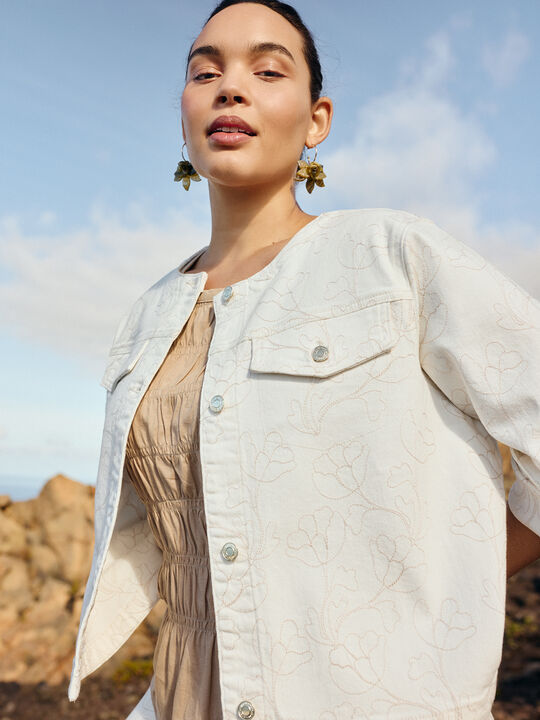 CHAQUERTA BORDADA Blanco Hueso image number null