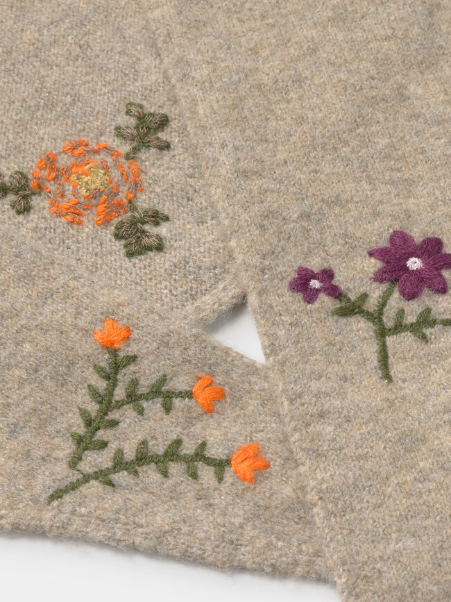 PA&Ntilde;UELO TRI&Aacute;NGULO BORDADOS Crudo
