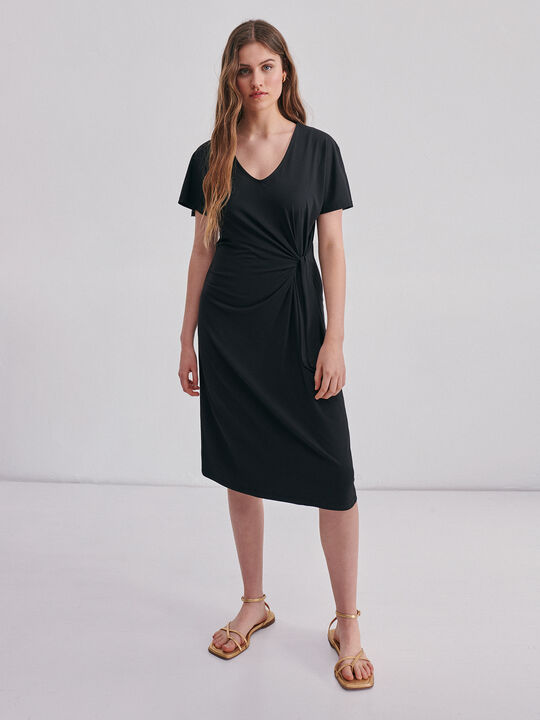 VESTIDO CUELLO PICO Negro image number null