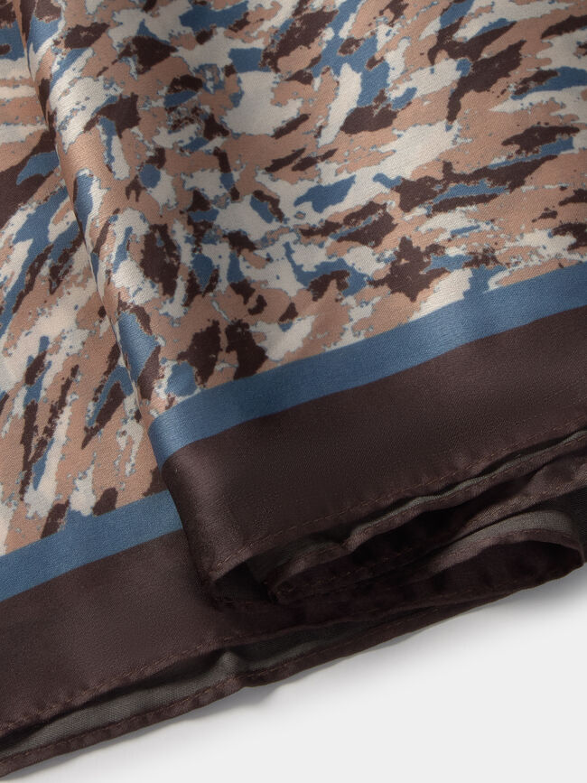 PAÑUELO ESTAMPADO SATINADO Marron Oscuro