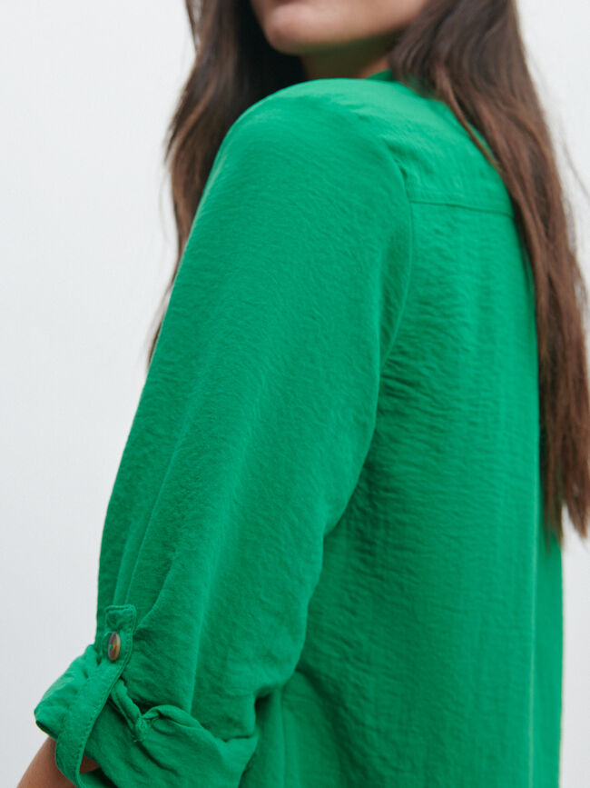 CAMISA BÁSICA BOLSILLOS VERDE OPALO