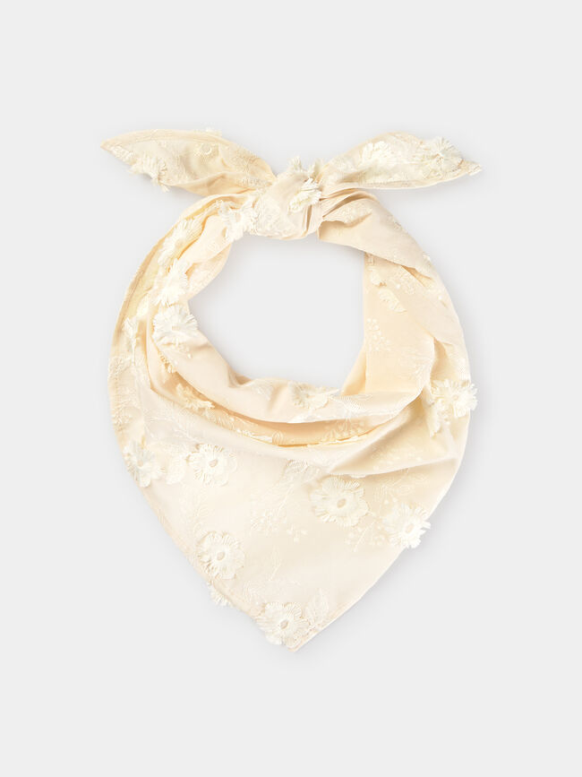 PA&Ntilde;UELO DETALLE FLOR Beige