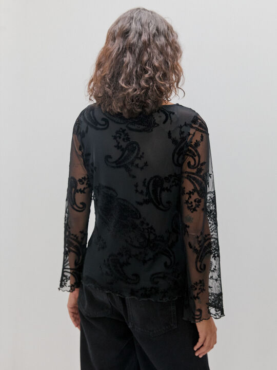 CAMISETA DETALLE FLOCADO Negro image number null