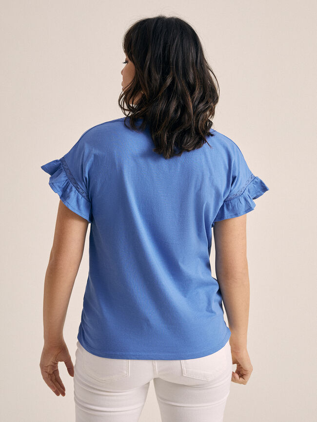 Camiseta volante y entredós en manga con Azul Ceruleo