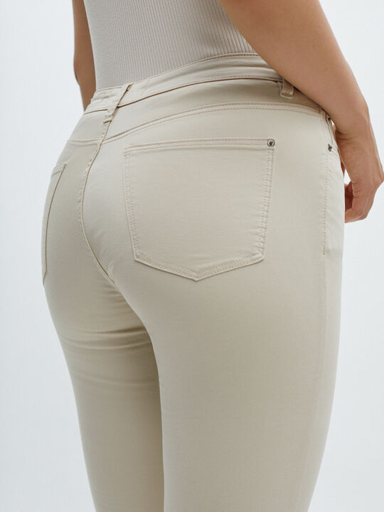 Vaquero pitillo básico Beige image number null