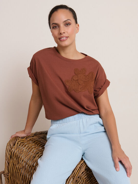 CAMISETA DETALLE FLOR CROCHET Cinnamon image number null