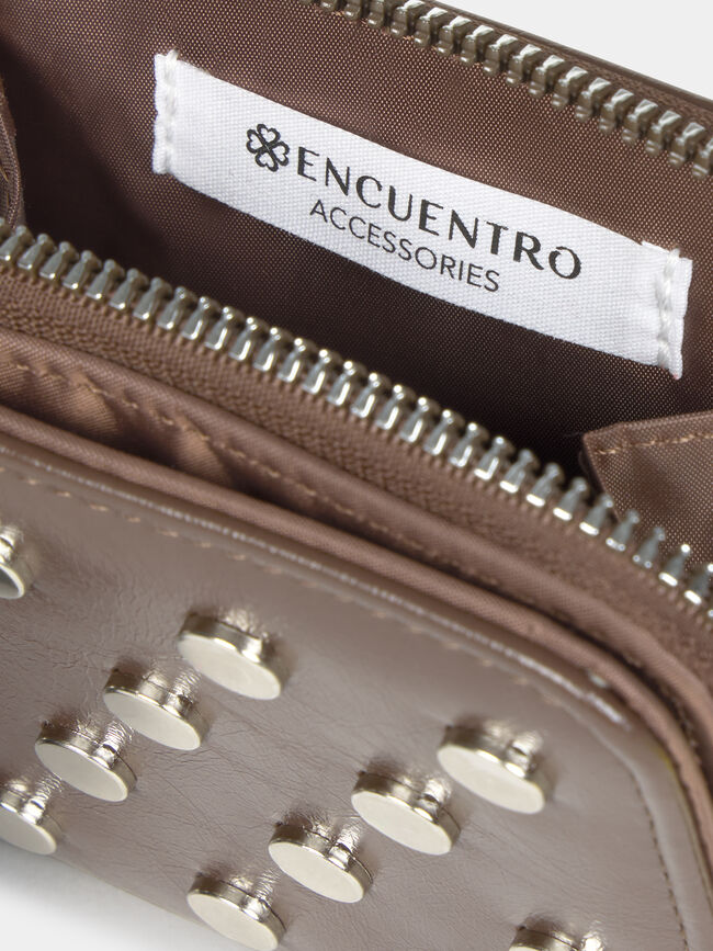 CARTERA TACHAS CHAROL Marron