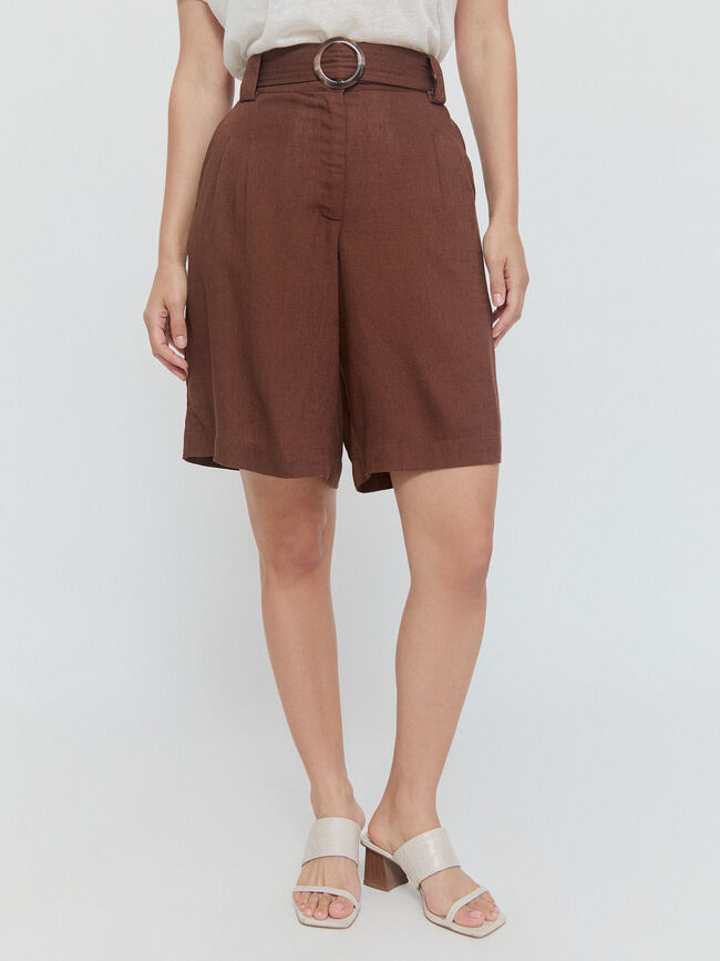 BERMUDA CON CINTURON Marron Medio