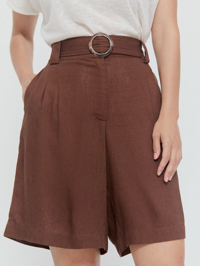 BERMUDA CON CINTURON Marron Medio