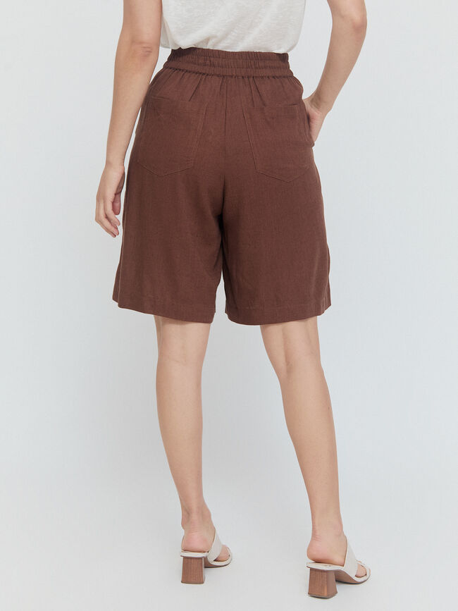 BERMUDA CON CINTURON Marron Medio