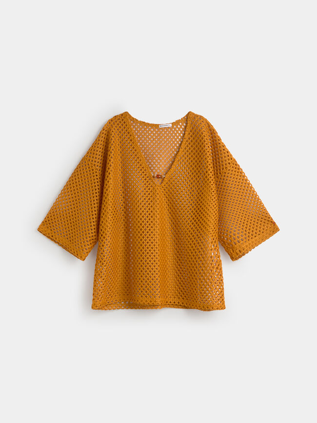 CAMISETA DETALLE ESCOTE Mostaza